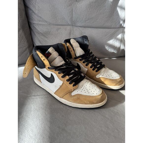 Jordan Other - Size 11- Jordan 1 Retro High OG Rookie of the Year 2018 *Pre Owned*